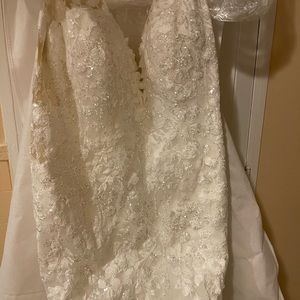 Brand new wedding dress never worn bridal size 22 regular size 12